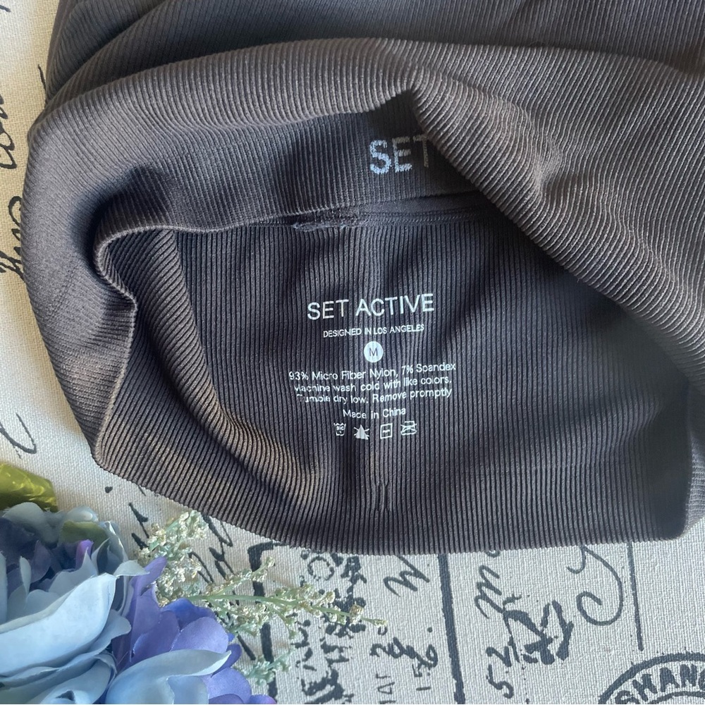 SET Active ScupltFlex Ribbed V Halter Tank + Leggings Set in Espresso Size M - Picture 14 of 15